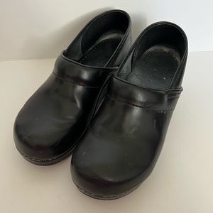 Dansko Black Leather Clog Sz 40